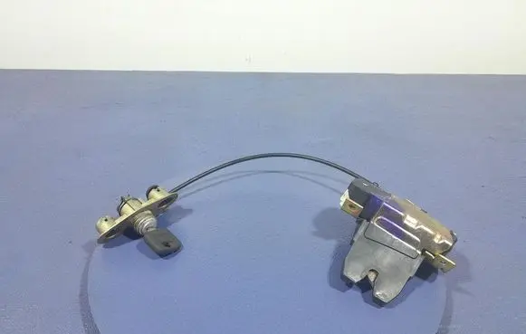 Volvo S60 Tailgate/trunk/boot lock/catch/latch 8652398