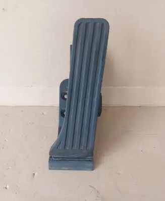 Mercedes-Benz C W204 Accelerator throttle pedal A2043000004 290408 1401