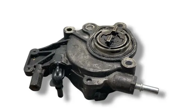 Land Rover Freelander 2 - LR2 Vacuum pump D171B1B