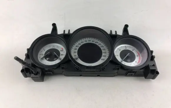 Mercedes-Benz C W204 Speedometer (instrument cluster) A2049004408