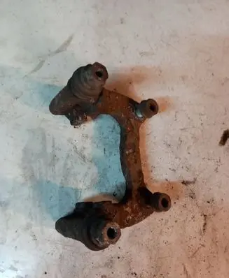 Volkswagen PASSAT B5 Brake caliper pad carrier rear 