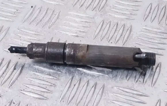 Fuel injector