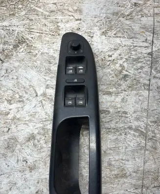 Volkswagen PASSAT B6 Front door window switch trim 3C1867171B