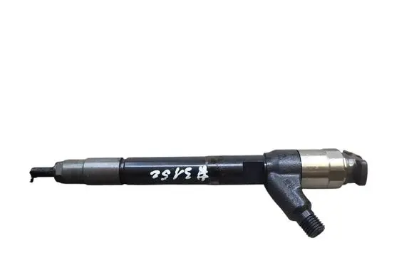 Opel Astra K Fuel injector 55570012