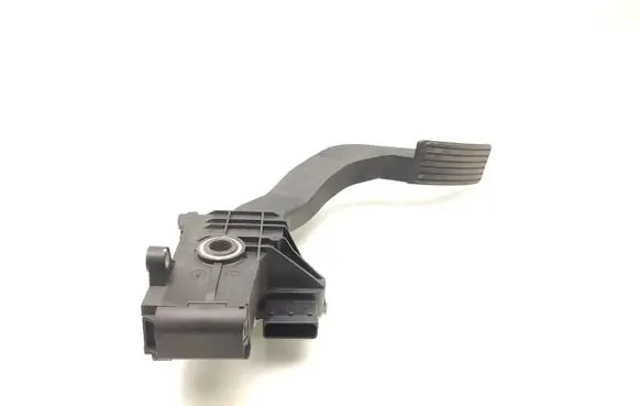 Accelerator throttle pedal