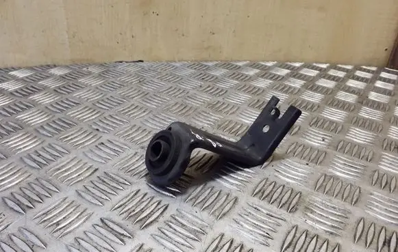 Toyota Avensis T270 Radiator mount bracket