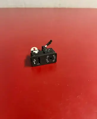 BMW X1 F48 F49 USB socket connector 9229246 MD169593 84109229246