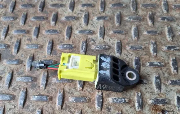 Lexus CT 200H Airbag deployment crash/impact sensor 8983175010
