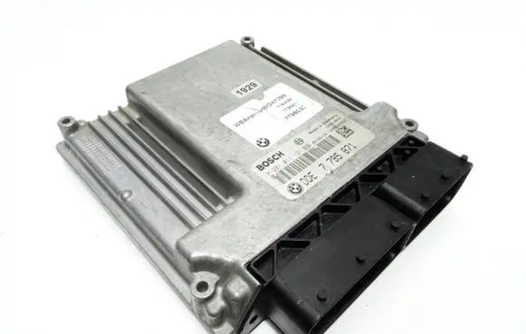 BMW X3 E83 Engine control unit/module 7795871 7796033 1039S06263