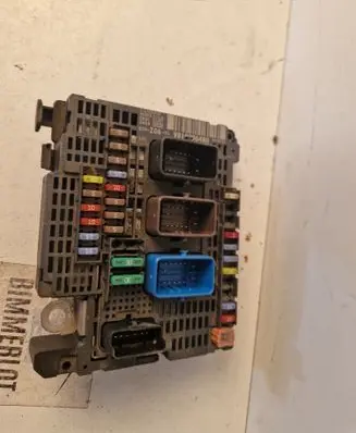 Peugeot 508 RXH Fuse module 9810296480