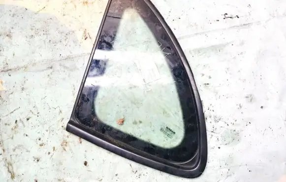 Nissan Almera Tino Rear side window