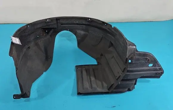 Front wheel arch liner splash guards