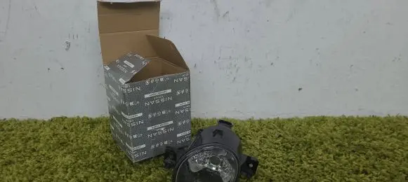 Nissan Note (E12) Front fog light 261501ha0b