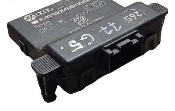 Volkswagen Golf V Gateway control module 1K0907530C 1K0907951