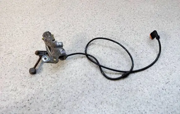 Mercedes-Benz E A207 Rear air suspension level height sensor A0045429918