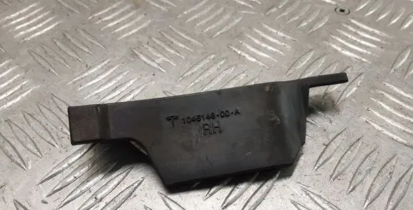 Tesla Model S Rubber seal front door window/glass 104614800A
