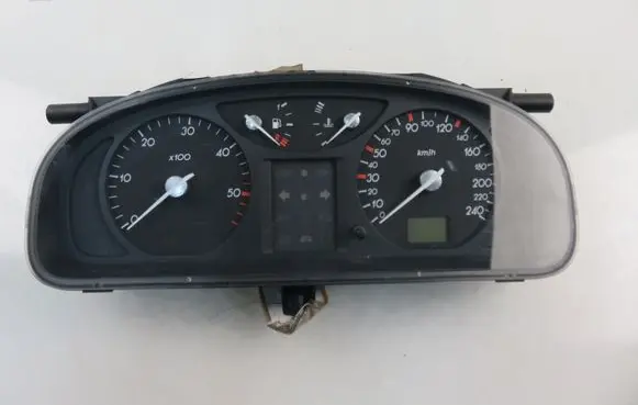 Renault Laguna II Speedometer (instrument cluster) 8200170297