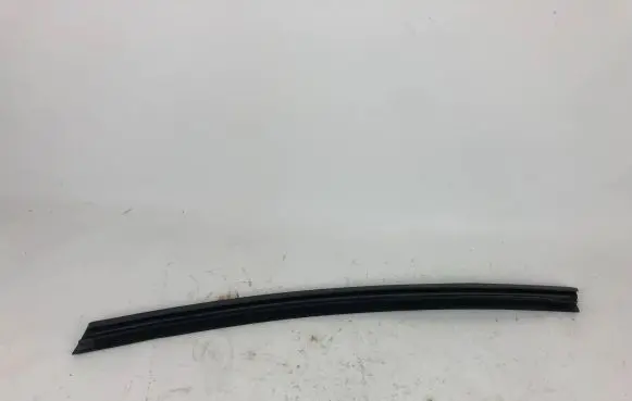 Maserati Ghibli Rubber seal front door window/glass 