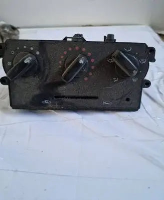 Nissan Primera Climate control unit 7040230733
