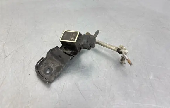 Mercedes-Benz S W221 Air suspension front height level sensor A0105427717 A2213270140