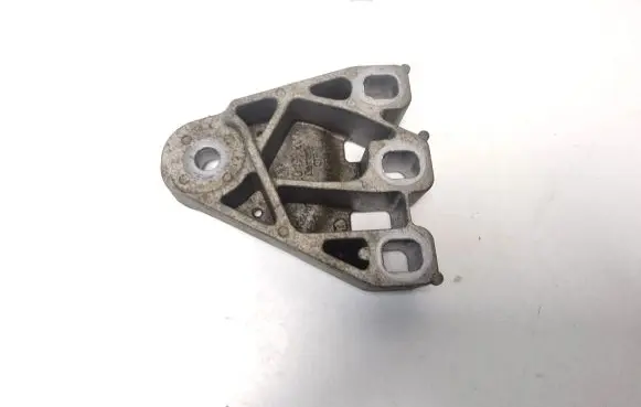 Volkswagen Transporter - Caravelle T5 Engine mounting bracket 7E0199207