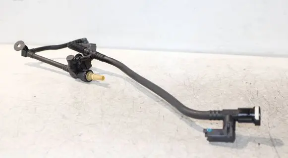 Volvo V50 Fuel line pipe X215552
