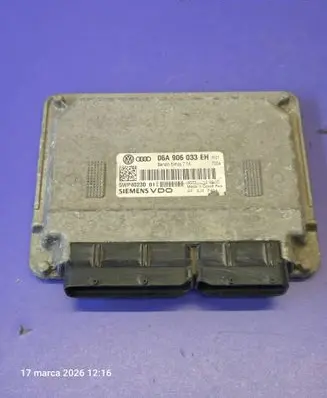 Audi A3 S3 8P Engine control unit/module 06A906033EH 5WP40230