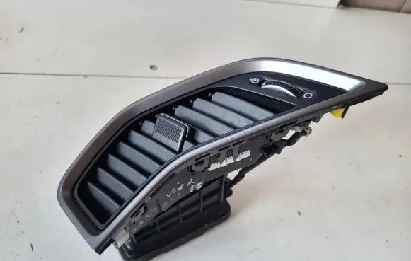 Hyundai Santa Fe Dash center air vent grill 974202W000