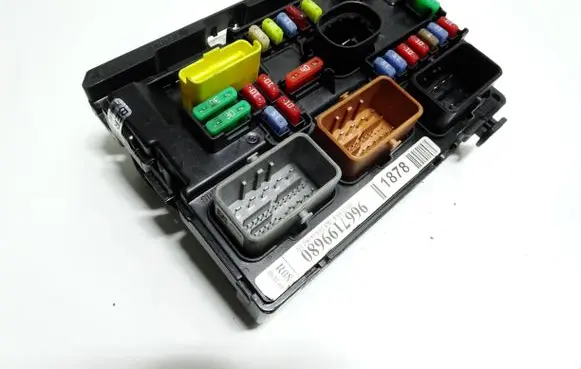 Citroen C4 Grand Picasso Fuse module 9667199680