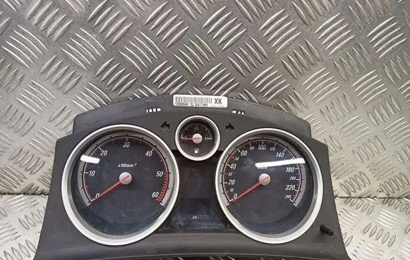 Opel Zafira B Tachometer 13308989