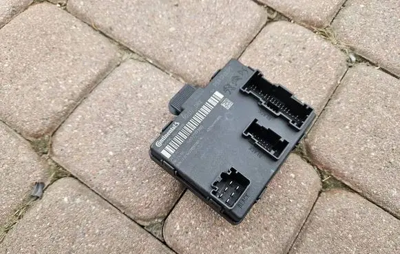 Opel Astra L Door central lock control unit/module 9857119380