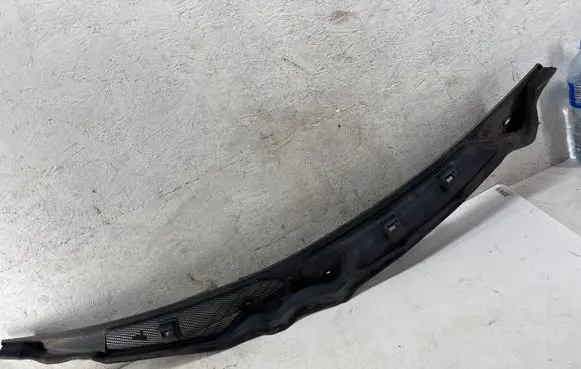 Mercedes-Benz C W204 Wiper trim A2048300013