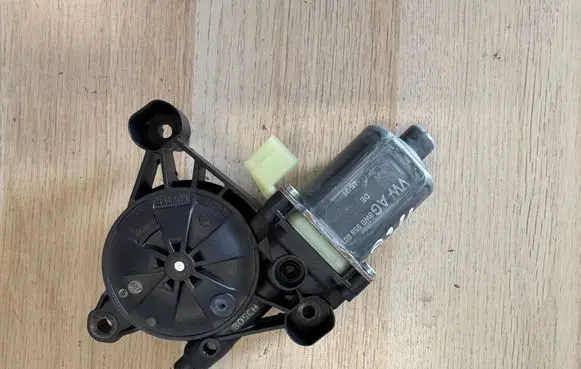 Audi A1 Front door window regulator motor 8W0959801