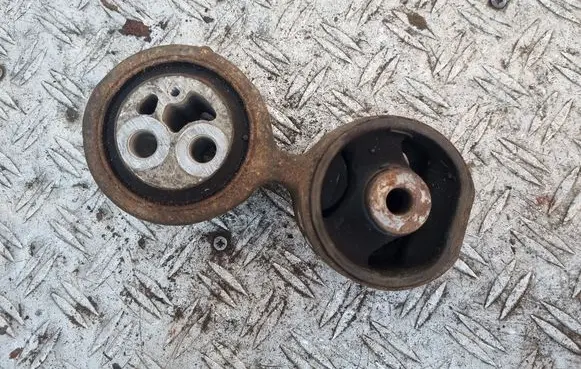 Honda Accord Engine mount bracket