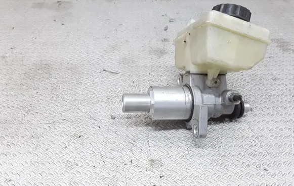 Master brake cylinder