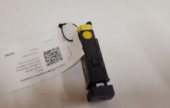 KIA Sorento Seat heating switch 202002962 621W05010