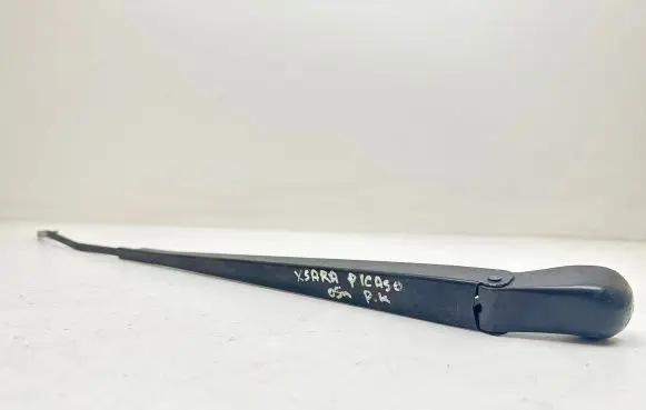 Citroen Xsara Picasso Front wiper blade arm 9635767880