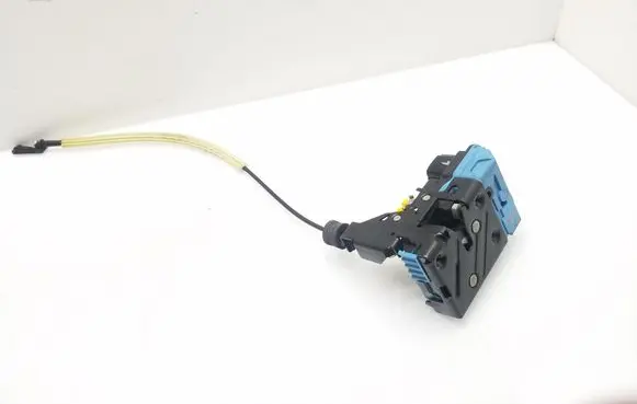 Volvo XC90 Front door lock 8650546 9483838