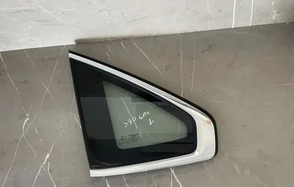 Volvo S90, V90 Rear side window 31689018