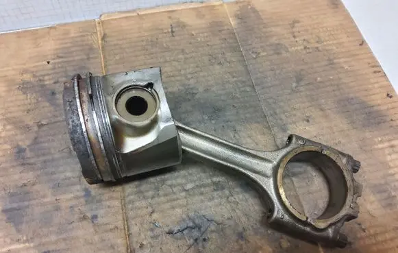 Volvo V70 Piston with connecting rod
