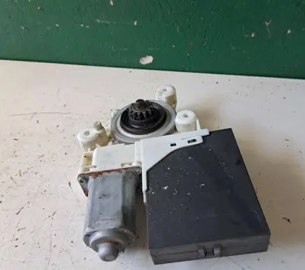 Volvo S40 Front door window regulator motor 30737679 994580108 5WK11514J
