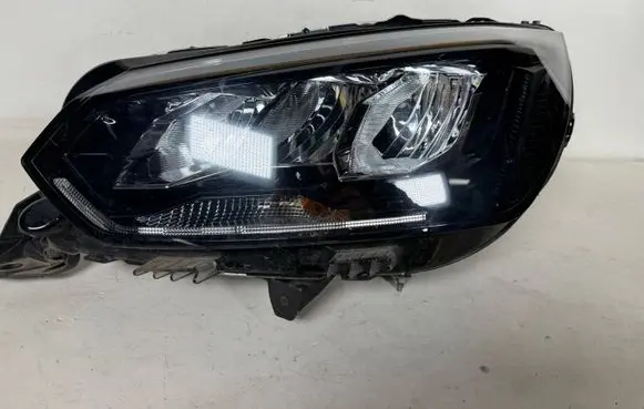 Peugeot 2008 II Headlight/headlamp 90200109