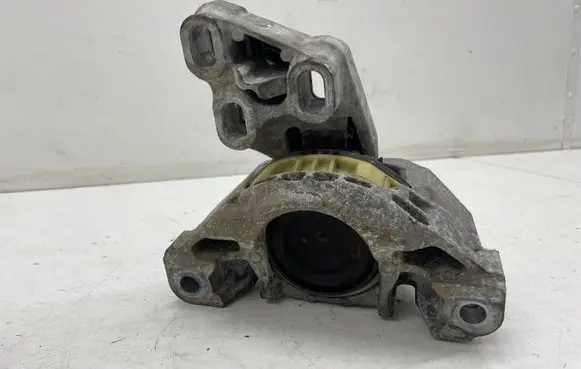 Mercedes-Benz B W246 W242 Engine mount bracket