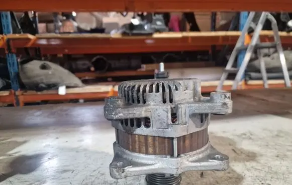 Nissan Juke I F15 Generator/alternator