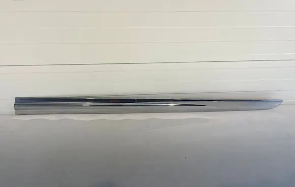 Nissan Leaf I (ZE0) Front door trim (molding) KE7603N000