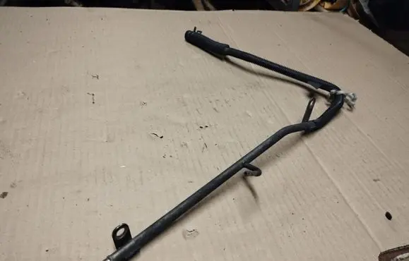Chrysler Voyager Fuel injector supply line/pipe 