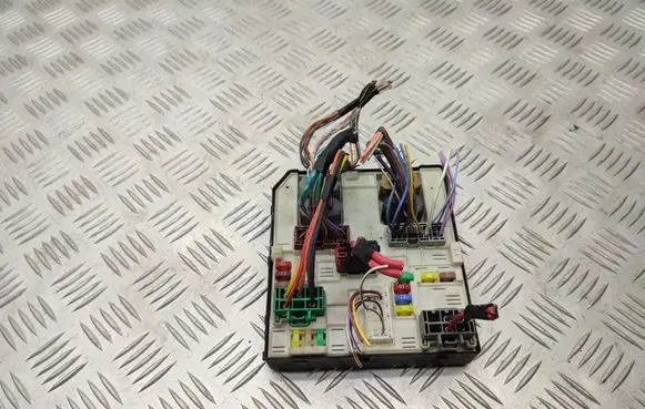 Renault Master III Fuse module 284B69681R