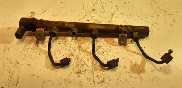 Mercedes-Benz E W211 Fuel main line pipe A6420700495