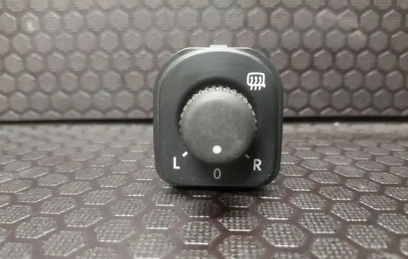 Volkswagen PASSAT CC Wing mirror switch 115166
