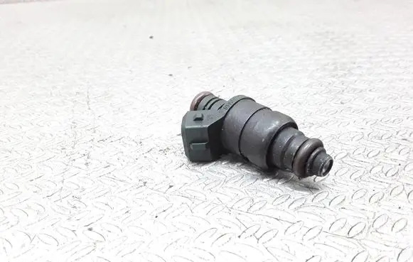 Audi A3 S3 8L Fuel injector 037906031AA